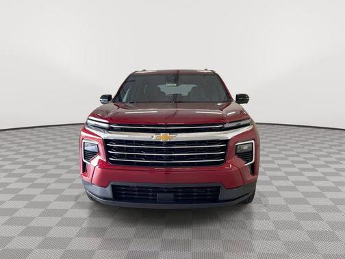 Radiant Red Tintcoat 2026 Chevrolet Traverse LT