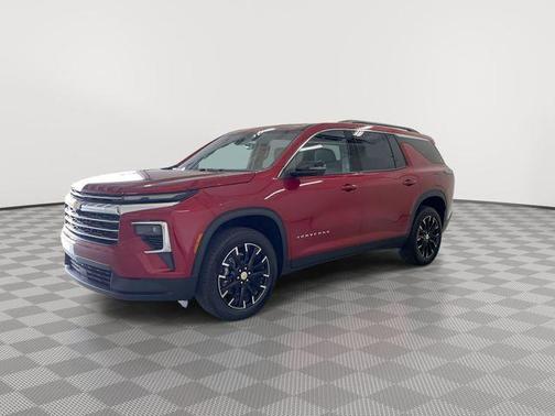 Radiant Red Tintcoat 2026 Chevrolet Traverse LT