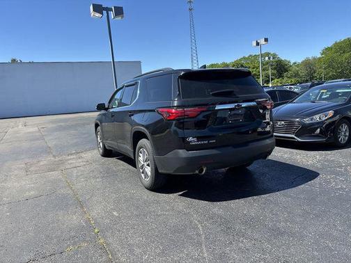 Mosaic Black Metallic 2023 Chevrolet Traverse LT Cloth