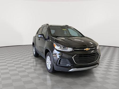 Mosaic Black Metallic 2022 Chevrolet Trax LT