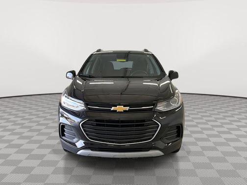 Mosaic Black Metallic 2022 Chevrolet Trax LT