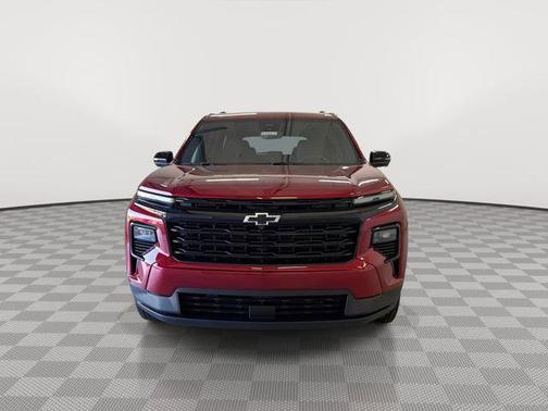 Radiant Red Tintcoat 2026 Chevrolet Traverse LT