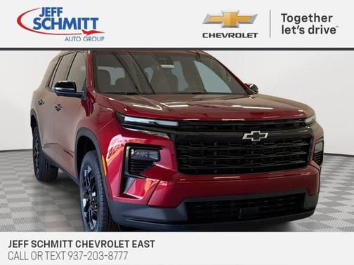 Radiant Red Tintcoat 2026 Chevrolet Traverse LT