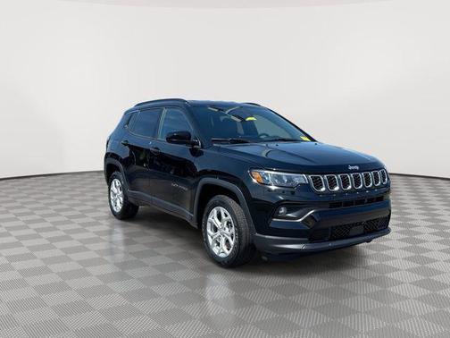 Diamond Black Crystal Pearlcoat 2024 Jeep Compass Latitude