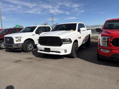 2017 RAM 1500 Night Crew Cab 4x4 5'7' Box