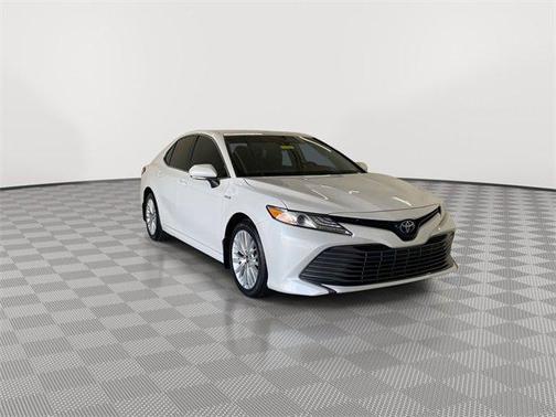 2020 Toyota Camry Hybrid XLE