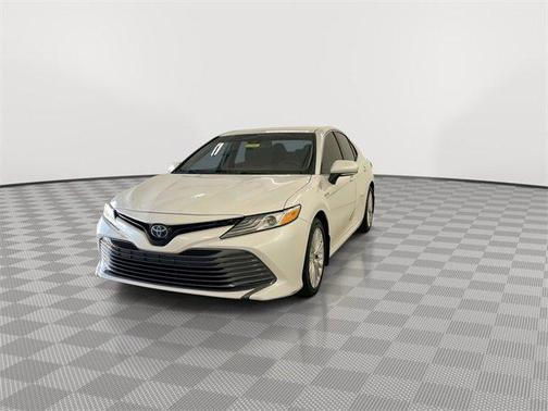 2020 Toyota Camry Hybrid XLE