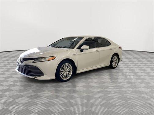 2020 Toyota Camry Hybrid XLE