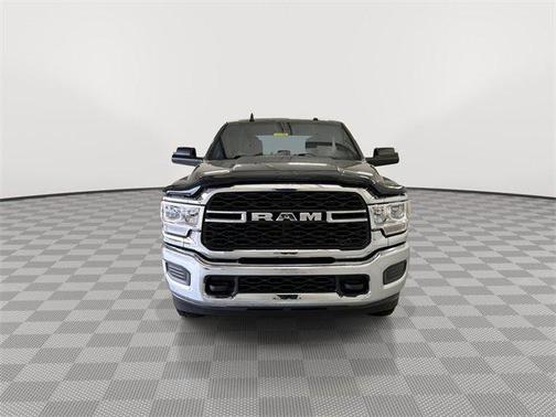 2022 RAM 2500 Tradesman Crew Cab 4x4 6'4' Box