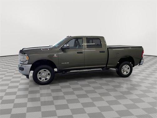 2022 RAM 2500 Tradesman Crew Cab 4x4 6'4' Box