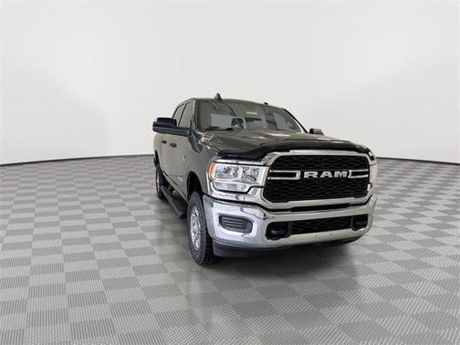 2022 RAM 2500 Tradesman Crew Cab 4x4 6'4' Box