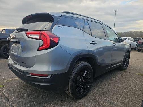 Sterling Metallic 2024 GMC Terrain SLT