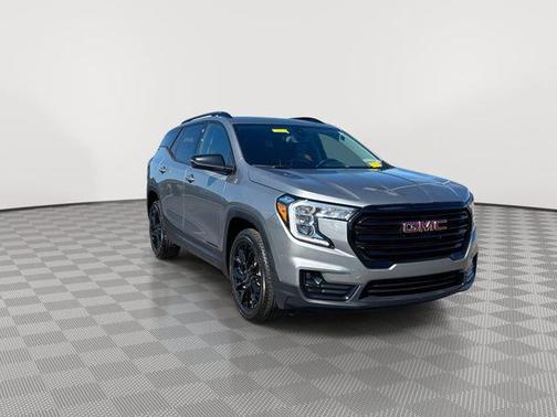 Sterling Metallic 2024 GMC Terrain SLT