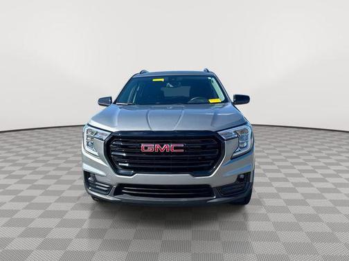 Sterling Metallic 2024 GMC Terrain SLT