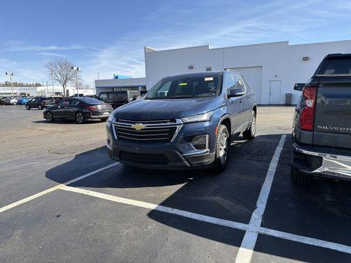 2023 Chevrolet Traverse LT Cloth