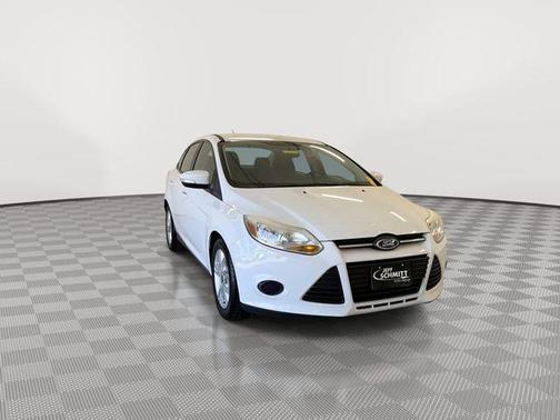 Oxford White 2014 Ford Focus SE