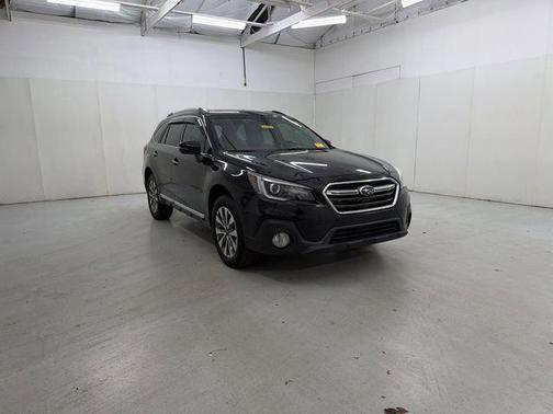 Crystal Black Silica 2018 Subaru Outback 3.6R Touring