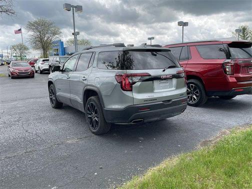2023 GMC Acadia AWD SLT