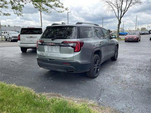 2023 GMC Acadia AWD SLT