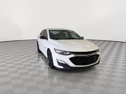 Summit White 2022 Chevrolet Malibu FWD LT