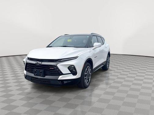 Iridescent Pearl Tricoat 2025 Chevrolet Blazer RS