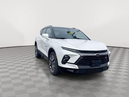 Iridescent Pearl Tricoat 2025 Chevrolet Blazer RS