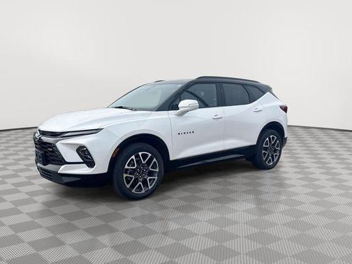 Iridescent Pearl Tricoat 2025 Chevrolet Blazer RS