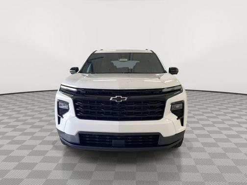 Summit White 2026 Chevrolet Traverse LT