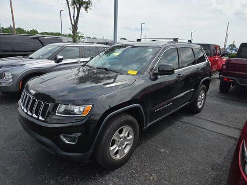Brilliant Black Crystal Pearlcoat 2015 Jeep Grand Cherokee Laredo