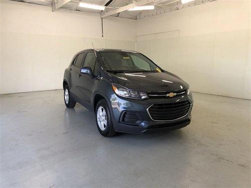 Photo 2 of 29 of 2021 Chevrolet Trax LS