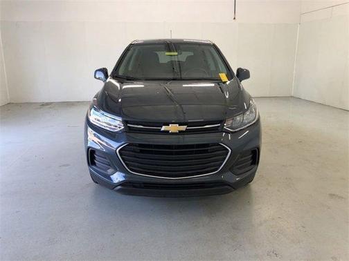 Photo 3 of 29 of 2021 Chevrolet Trax LS