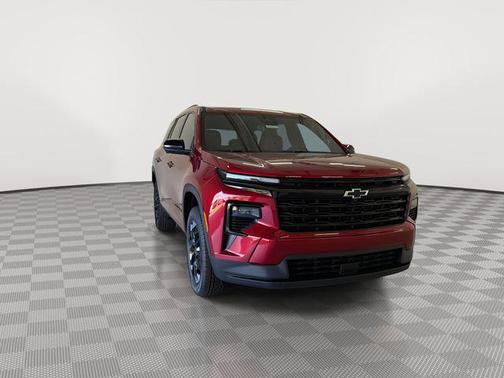 Radiant Red Tintcoat 2026 Chevrolet Traverse LT