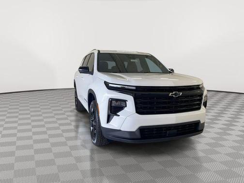 Summit White 2026 Chevrolet Traverse LT