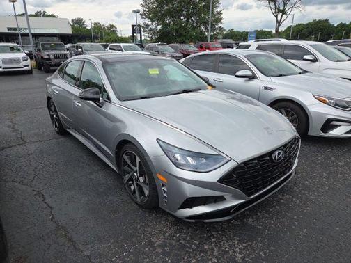 Shimmering Silver Pearl 2022 Hyundai SONATA SEL Plus