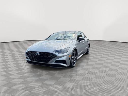 Shimmering Silver Pearl 2022 Hyundai SONATA SEL Plus