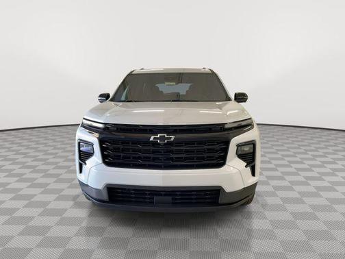 Polar White Tricoat 2026 Chevrolet Traverse LT