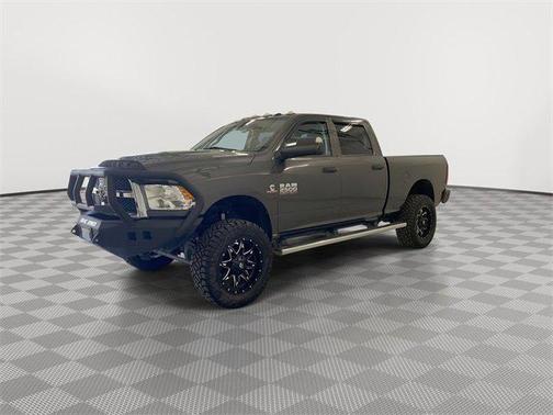 2017 RAM 2500 Tradesman Crew Cab 4x4 6'4' Box