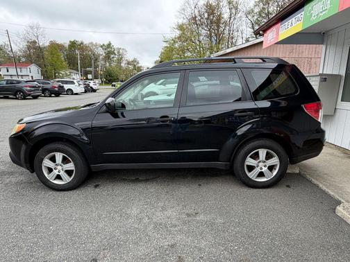 Obsidian Black Pearl 2010 Subaru Forester 2.5 X