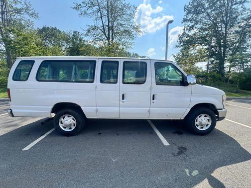 2011 Ford E350 Super Duty XLT