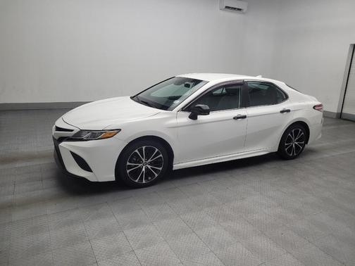2020 Toyota Camry SE