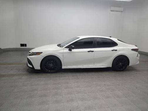 White 2022 Toyota Camry SE