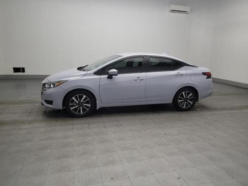 Gray Sky Pearl 2024 Nissan Versa 1.6 SV