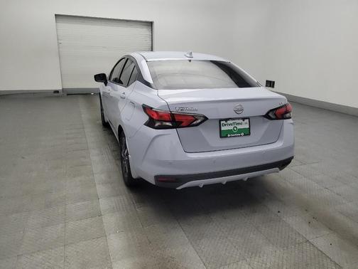 Gray Sky Pearl 2024 Nissan Versa 1.6 SV