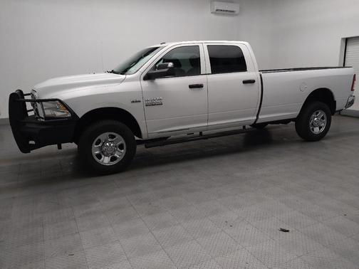 Bright White Clearcoat 2018 RAM 2500 Tradesman Crew Cab 4x4 8' Box
