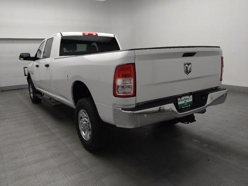 Bright White Clearcoat 2018 RAM 2500 Tradesman Crew Cab 4x4 8' Box