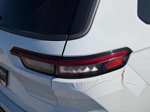 Bright White Clearcoat 2026 Jeep Grand Cherokee L Laredo