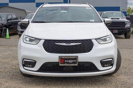 2025 Chrysler Pacifica Hybrid Pinnacle