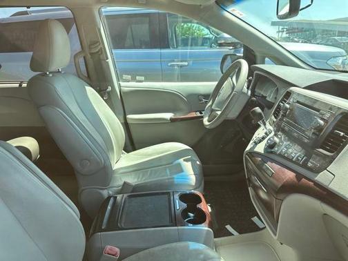 2012 Toyota Sienna XLE