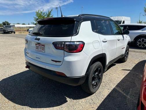 Bright White Clearcoat 2024 Jeep Compass Trailhawk
