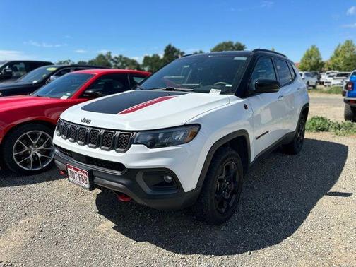 Bright White Clearcoat 2024 Jeep Compass Trailhawk